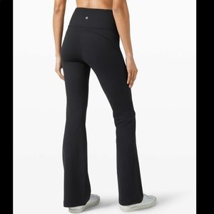 Brand new condition Lululemon Groove pants